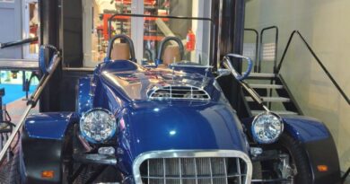 Edgardo Fernández presentó un deportivo artesanal que impactó en Automechanika